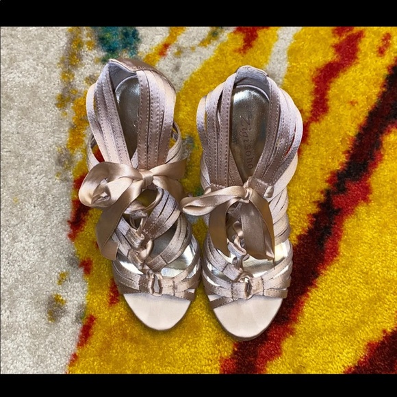 Gorgeous Women’s Size 8.5 Heels - Picture 3 of 4